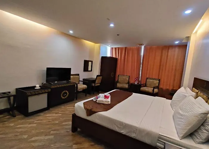 Hotel Crown Palace 3*